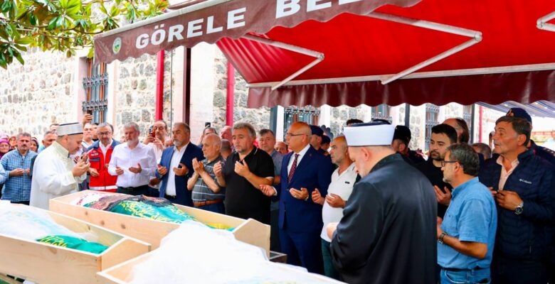 GÖZYAŞLARI SEL OLDU GÖZYAŞLARI SEL OLDU